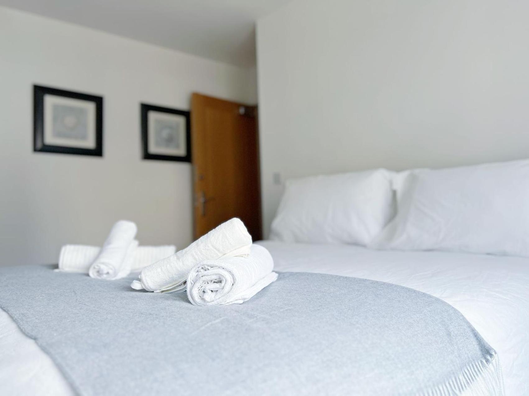 Comfort Seaside Two-Bedroom Apt Суонси Экстерьер фото