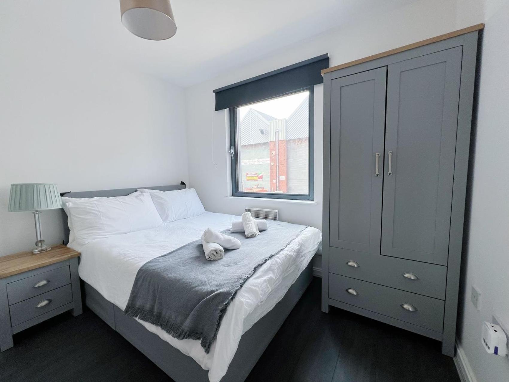 Comfort Seaside Two-Bedroom Apt Суонси Экстерьер фото
