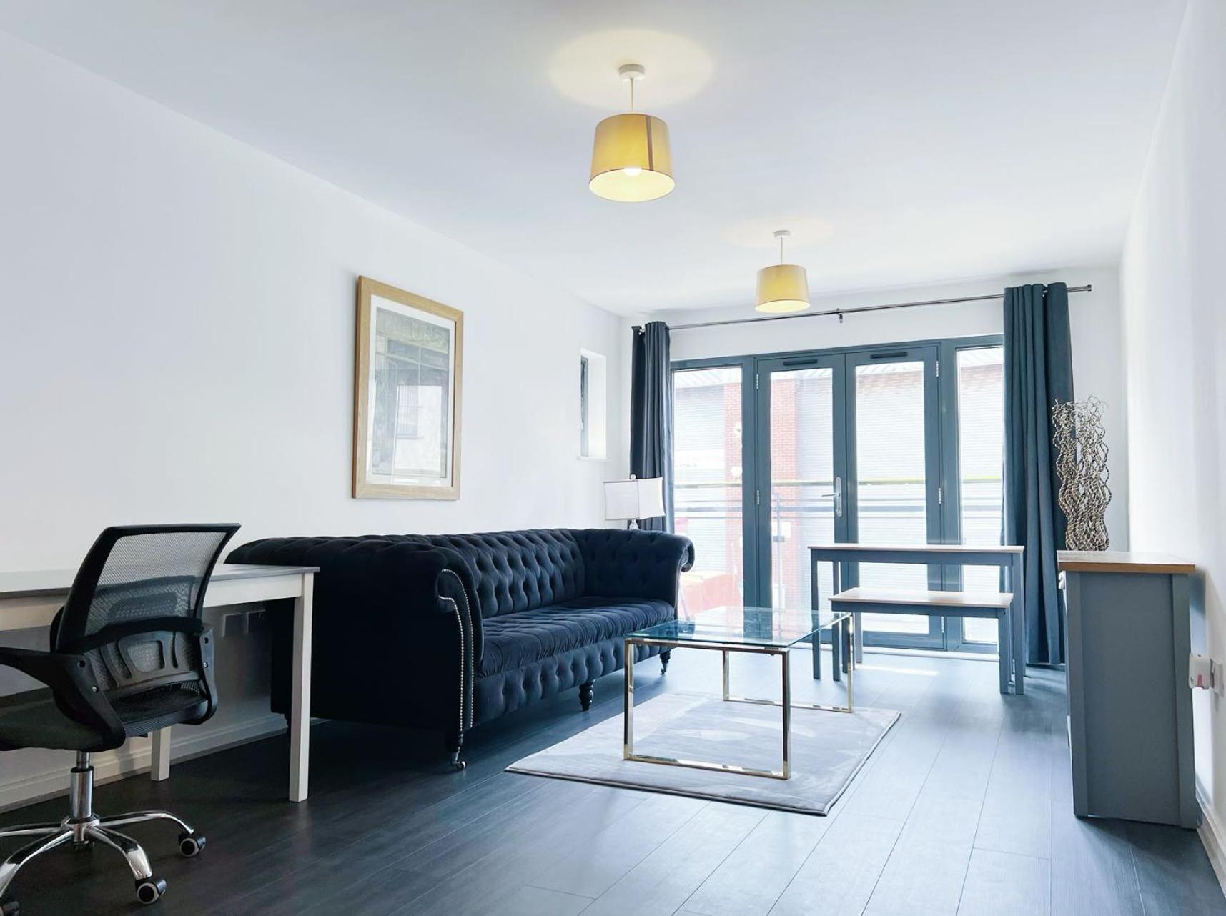 Comfort Seaside Two-Bedroom Apt Суонси Экстерьер фото